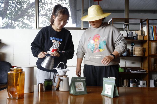 人挤人的暑假，这座云南小城避暑也避世