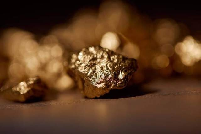 金价震荡！2025年8月15日各大金店黄金价格多少钱一克？