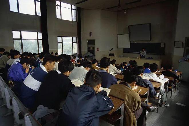大学反内卷，北大先动手了？